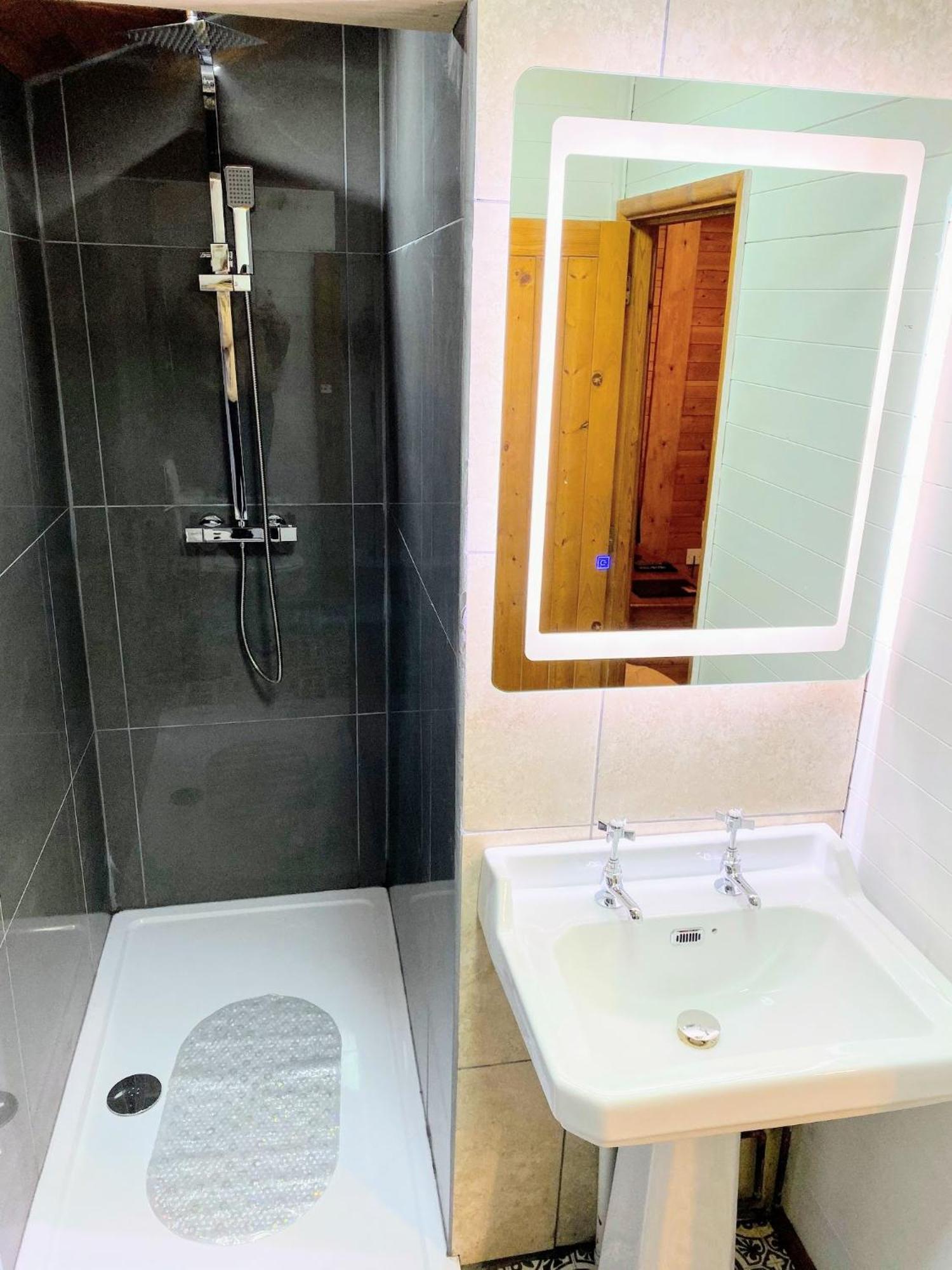 Otter 4 Hot Tub - Huntersmoon-Warminster-Bath-Salisbury 빌라 외부 사진